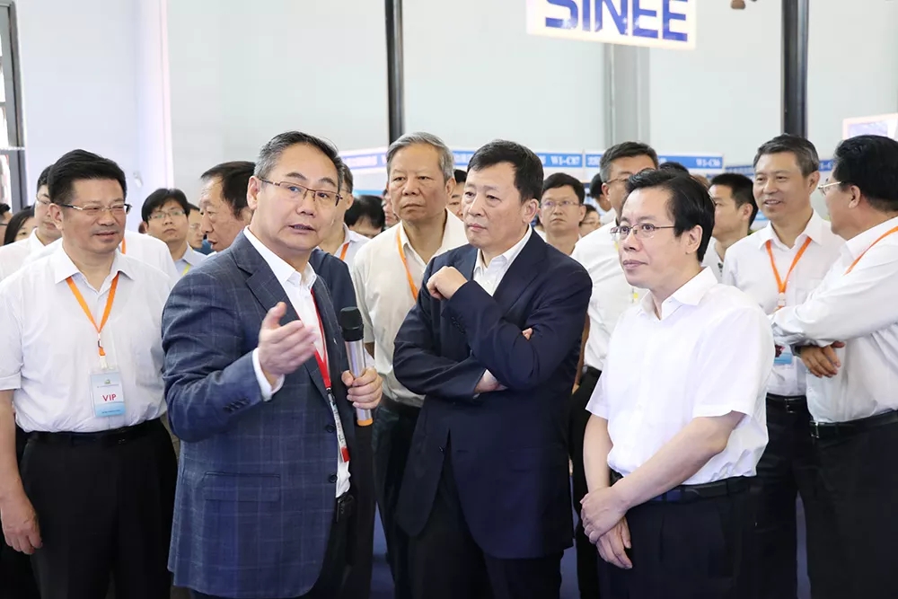 （圖）遼寧省副省長(zhǎng)-崔楓林  沈陽(yáng)市市長(zhǎng)-姜有為 蒞臨參觀(guān)