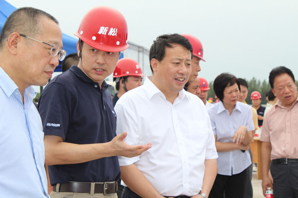 浙江省常委、常務(wù)副省長(zhǎng)龔正蒞臨新松光電園